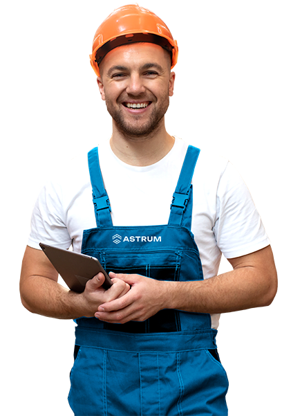 строитель в синей форме