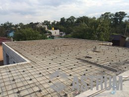 Бетонная стяжка на кровле дома