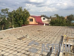 Бетонная стяжка на кровле дома