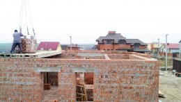 Кирпичная кладка дома