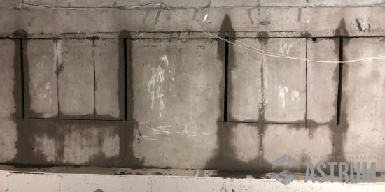 бетонная стена прорезанная алмазной резкой