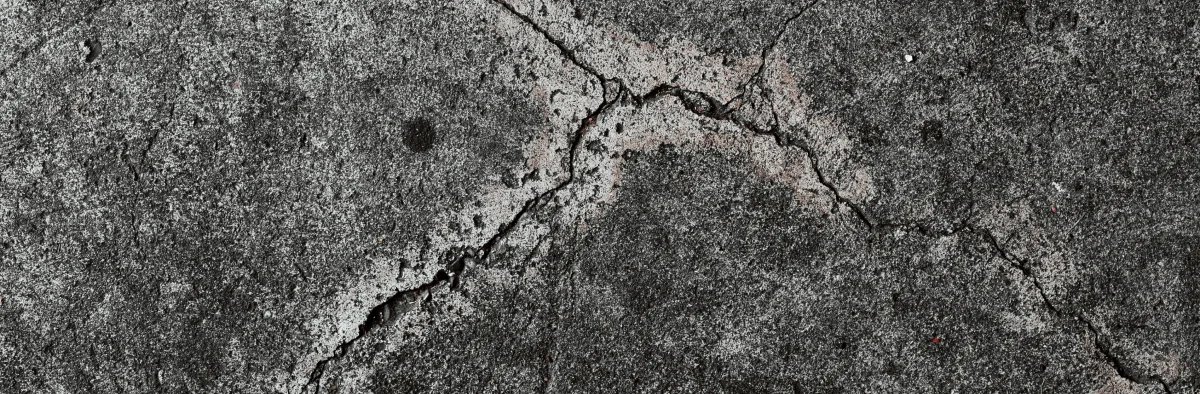 трещины в бетоне